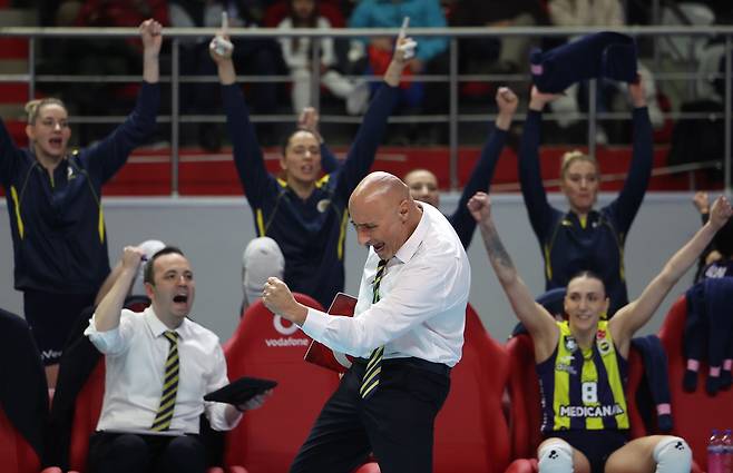 김연경 '해외 친정팀' 페네르바체의 특별한 은퇴투어
