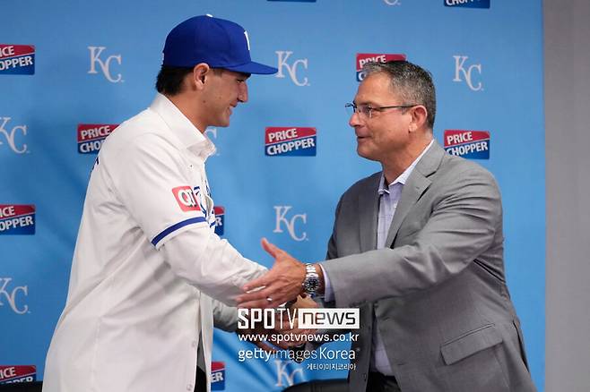 ‘경악’ 오타니 괴력에 대한 미국의 대답… 진짜 괴물이 곧 온다, 22살에 타구 속도 195㎞라니