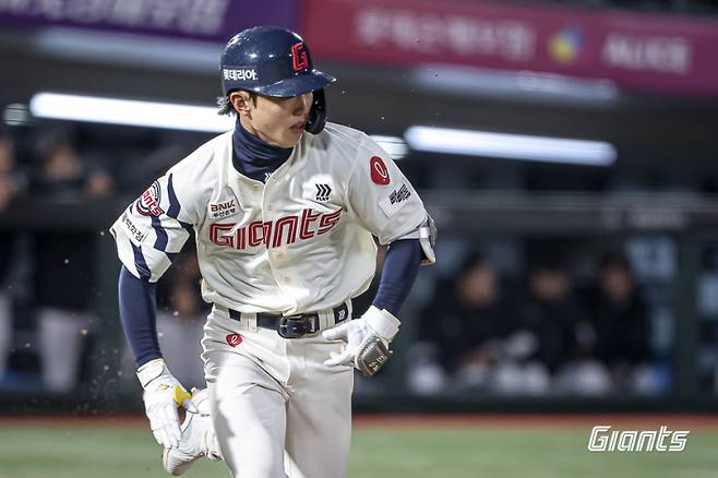 전민재의 '4할' 레이스...9년 전 덕수고 '천재 타자' 김문호가 떠오른다 [IS 포커스]