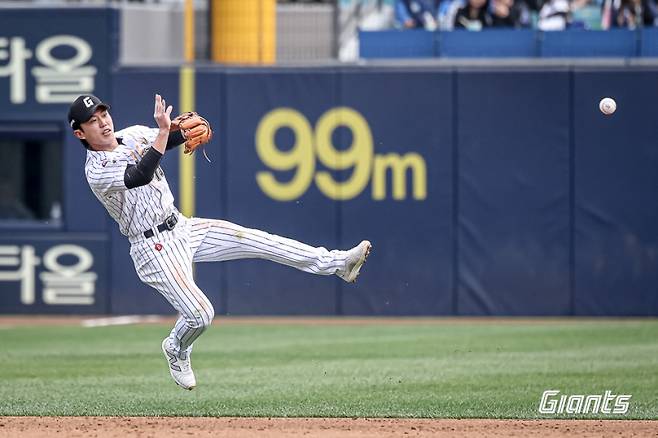 전민재의 '4할' 레이스...9년 전 덕수고 '천재 타자' 김문호가 떠오른다 [IS 포커스]