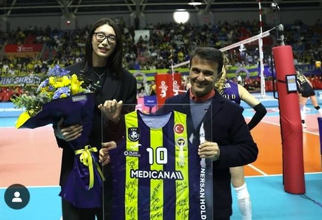 '배구여제' 김연경, 유럽 정상 함께했던 페네르바체에서도 은퇴식