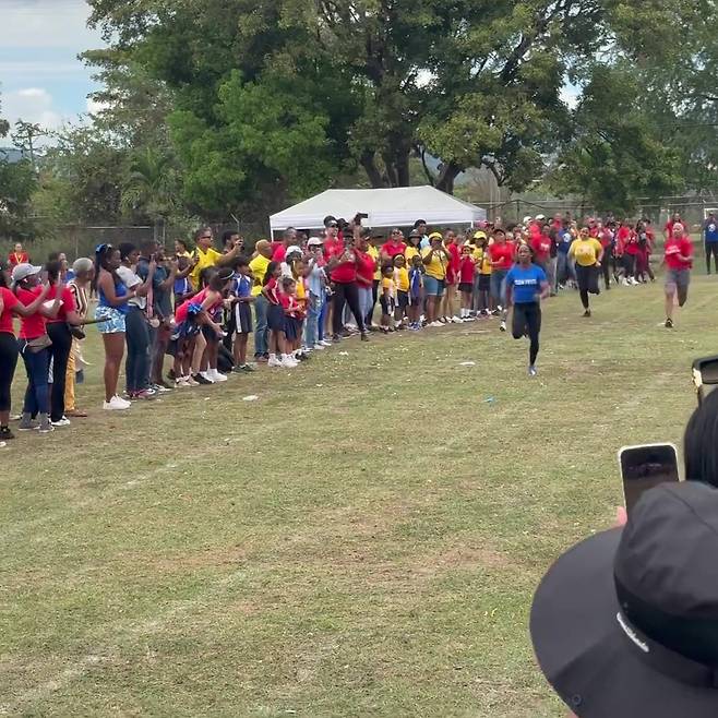 '학부모 달리기'에 올림픽 금메달리스트 엄마 등장이라니…너무한 거 아니오?