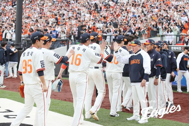 ‘타율 10위-9위-8위’ 상대로 7연승…한화 진짜 시험대, 팀 타율 3할 롯데 타선도 봉쇄할까, 롯데 1~3선발 출격