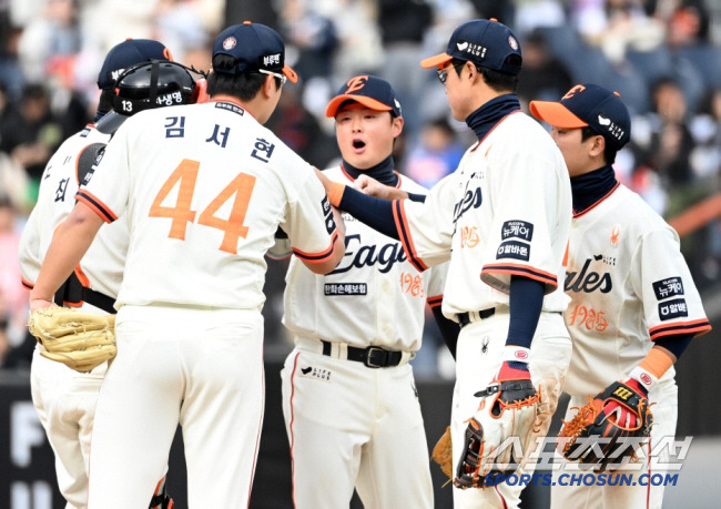 '7연승' VS '8승2패' 판도 뒤집은 상승세, 한 팀은 분명 꺾인다…첫 대결부터 변수가?
