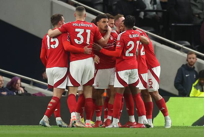 '손흥민 보고 싶다' 야유 폭발 토트넘 28년 만의 불명예 기록 눈앞, 노팅엄에 0-2로 밀린 채 전반 마감