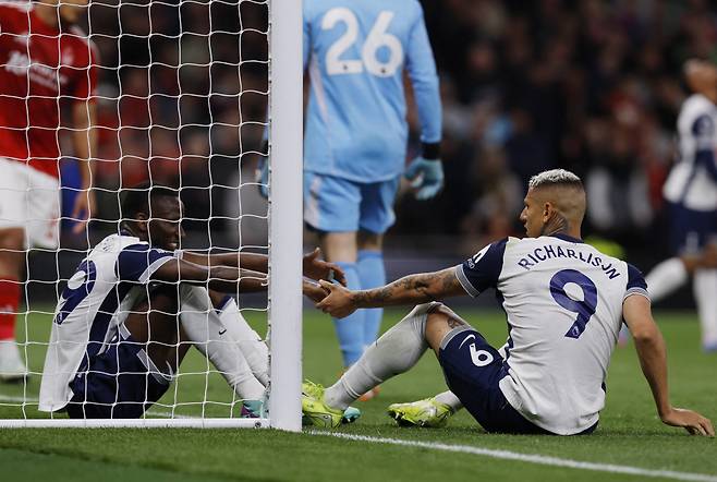 '손흥민 보고 싶다' 야유 폭발 토트넘 28년 만의 불명예 기록 눈앞, 노팅엄에 0-2로 밀린 채 전반 마감