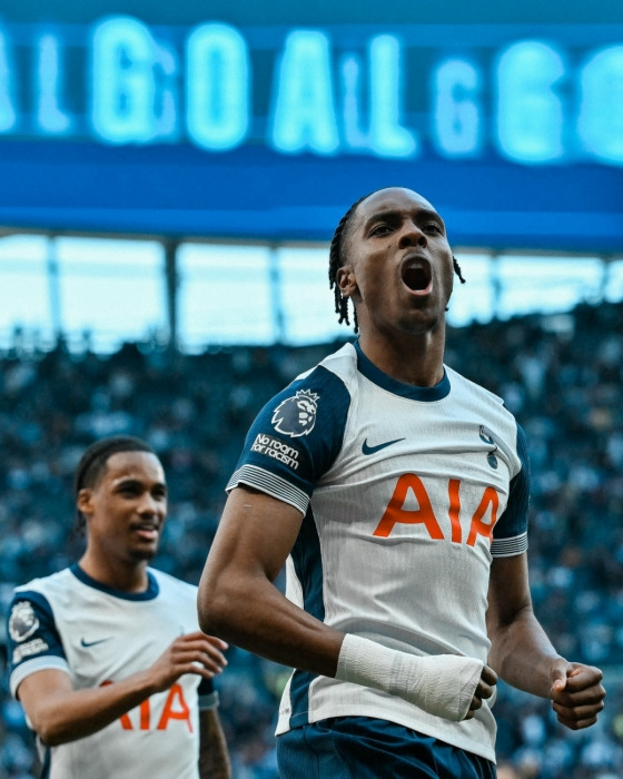 이게 손흥민 대체자? 역대급 호러쇼! '735억 완전영입' 토트넘 허공에 돈 날리게 생겼다