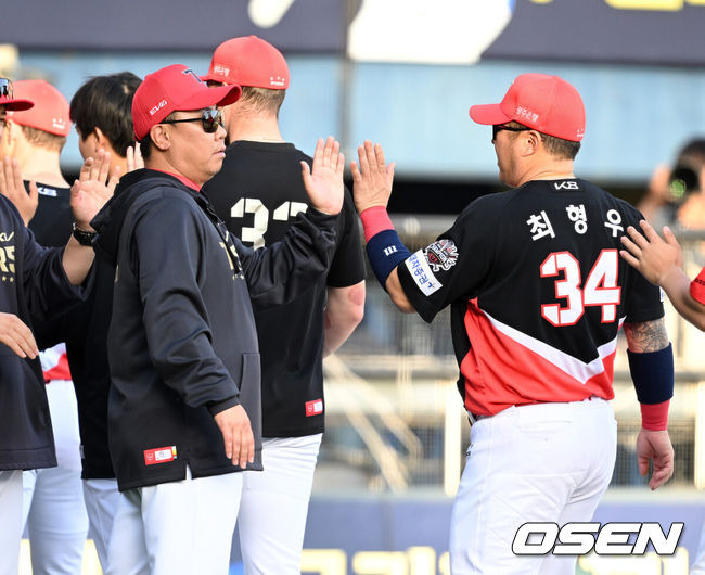 “사람들은 난리 났지만, KIA 큰 위기 아니야” 꼴찌 수모도 겪었던 챔피언, 42세 해결사 왜 반등 확신했나