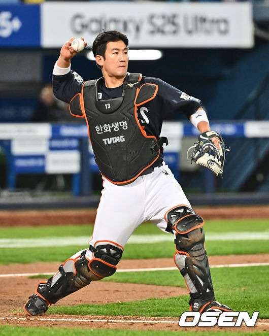 한화 역대 최고 트레이드, 명장과 재회→10kg 빼고 36세에 스텝업…최재훈 없이 7연승 불가능했다