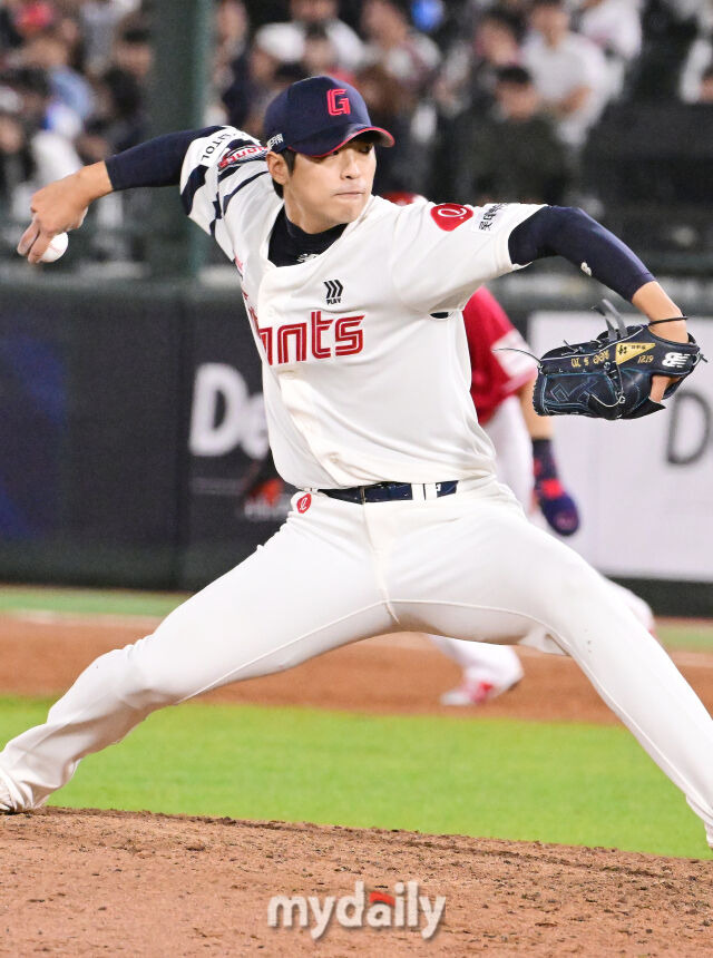 '최고 144→147km' 조금씩 살아나기 시작한 폼…'단독 4위' 롯데에 가장 필요한 선수는 '믿을맨' 구승민