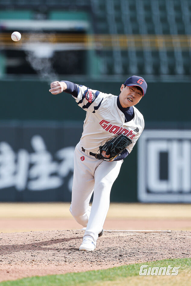 '최고 144→147km' 조금씩 살아나기 시작한 폼…'단독 4위' 롯데에 가장 필요한 선수는 '믿을맨' 구승민