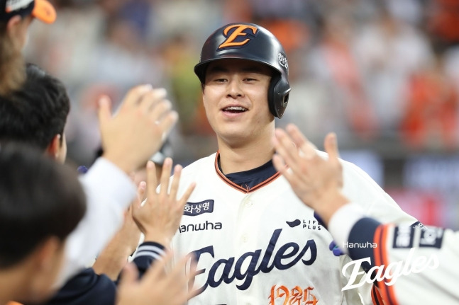 사직구장이 들썩...'7연승' 한화 vs '불방망이' 롯데, 시리즈 승자가 2위 차지한다