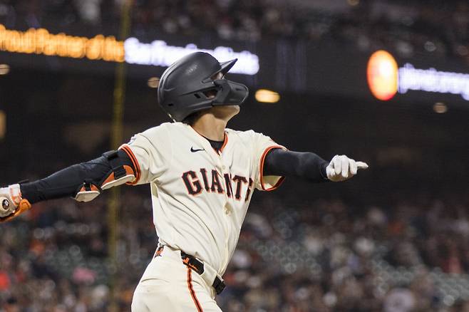 땅볼→땅볼→땅볼, 이정후 올시즌 최다 8타수 연속 무안타 침묵...SF 2-2 MIL(5회)