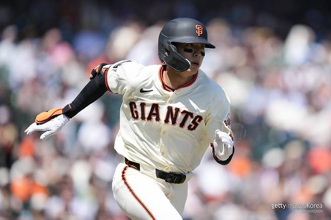 ‘날았다’ 이정후, 결정적 1타점 3루타→“정후 리” 연호