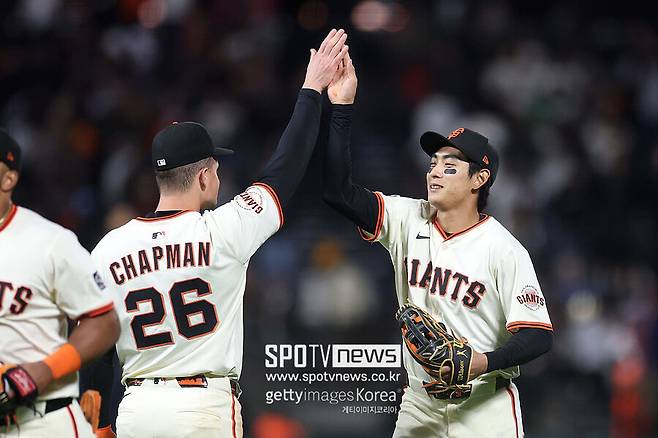 '오라클 왕이 돌아왔다' 이정후 MIL전 1타점 쐐기 3루타 작렬→홈 팬들 열광+타율 0.329…샌프란시스코 5-2 역전승, 다저스 1경기 차 추격