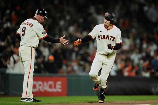 이정후, 좌투수 상대 4할 미쳤다! '이게 이정후다' 밀워키전 시즌 2호 3루타 '쾅'→팀도 5-2 승리(종합)