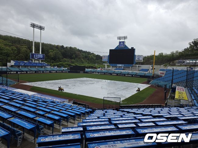 약한 비 내리는 라팍, 삼성-KIA전 열리나 [오!쎈 대구]