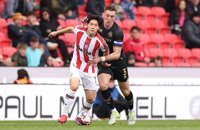 韓 축구, '국가대표 3부리거' 또 생기나…스토크 0-6골 대패→배준호 2부 잔류 위태위태