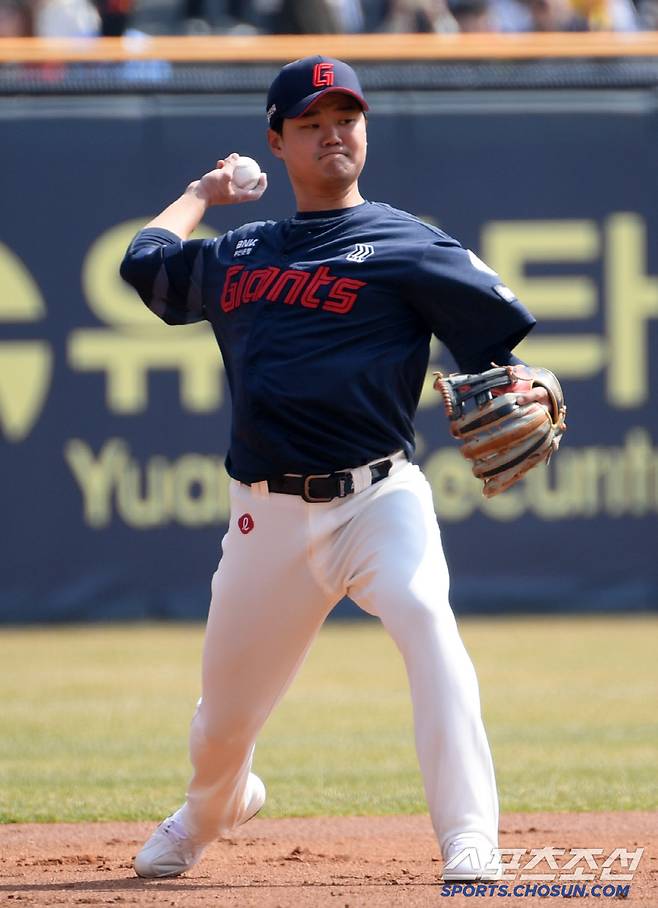 롯데, 상승세 천군만마 '원조 트레이드 복덩이' 돌아왔다…