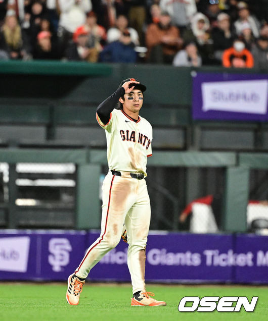 “정후리! 정후리!” 이정후 美 인기 이 정도였나…SF 홈팬들도 부진 탈출 기원, 화끈한 3루타→포효로 보답하다