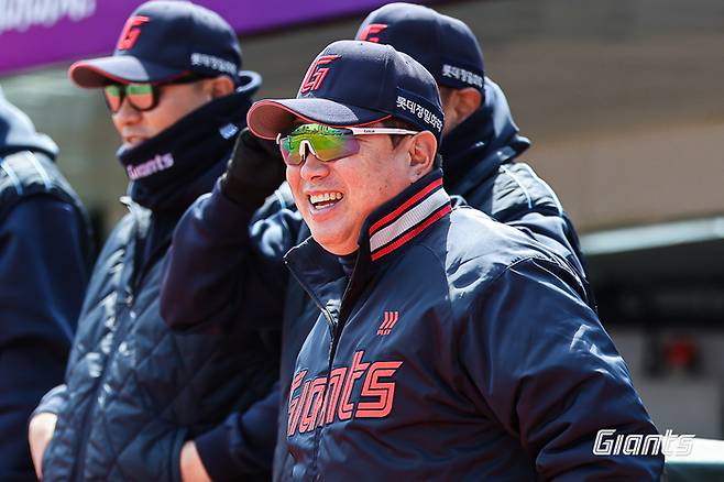 “한화도 그렇고, 한 번 쉬어가면 좋지 않나” 김태형 감독, 우천 취소에 ‘씩’ 웃은 이유 [백스톱]