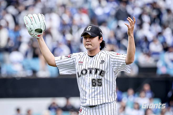 “한화도 그렇고, 한 번 쉬어가면 좋지 않나” 김태형 감독, 우천 취소에 ‘씩’ 웃은 이유 [백스톱]