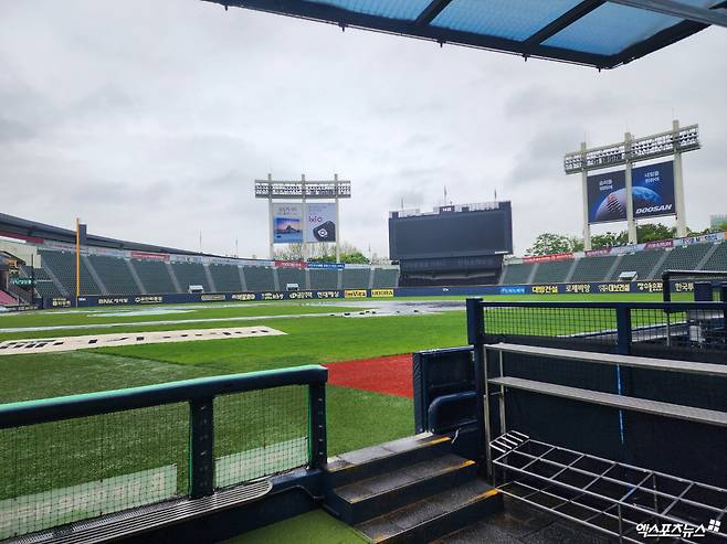 '퍼붓는 비' 잠실 어쩌나? 오후 5시 비 그치는데, 4시간 뒤 또 온다…155분 우천 중단 트라우마, LG-NC전 열릴까 [잠실 현장]