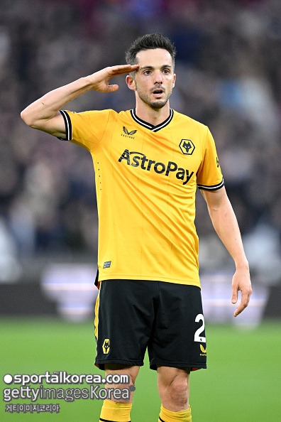 ‘황희찬 어쩌나...’ 맨유전 1-0 잔류 확정골 주인공, 올 시즌 끝으로 울버햄튼 ‘이별 선언’ “마지막 황혼기 불태울 구단 찾아”