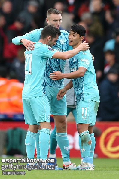 ‘황희찬 어쩌나...’ 맨유전 1-0 잔류 확정골 주인공, 올 시즌 끝으로 울버햄튼 ‘이별 선언’ “마지막 황혼기 불태울 구단 찾아”