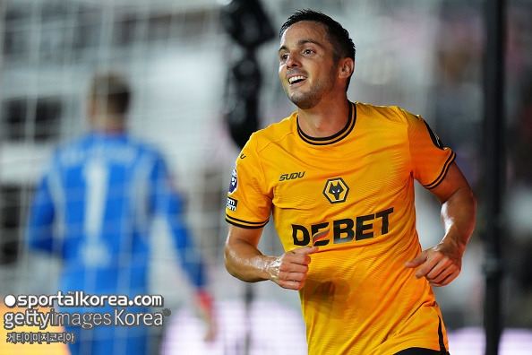 ‘황희찬 어쩌나...’ 맨유전 1-0 잔류 확정골 주인공, 올 시즌 끝으로 울버햄튼 ‘이별 선언’ “마지막 황혼기 불태울 구단 찾아”