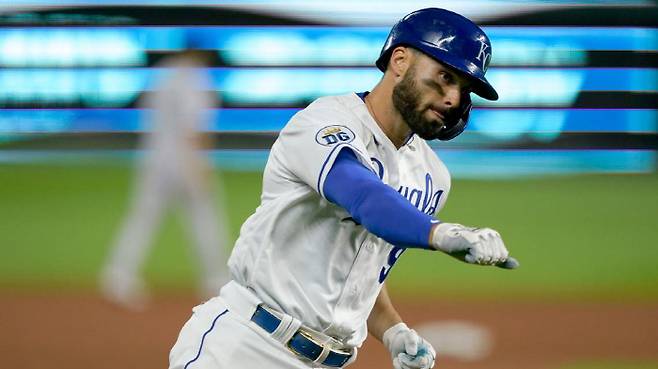 '어젯밤 입국→메디컬 OK' 최약체 타선의 구원자, 딱 하나 걱정이 있다