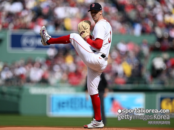 다저스 땅 치고 후회하겠다...WS 우승 후 내팽개쳤던 뷸러, 7이닝 1실점으로 완벽 부활→LAD 선발진은 부상에 골머리