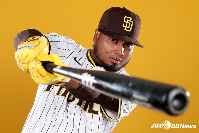 '충격적 부상→뇌진탕 우려' 이정후 유일 대항마, 최악은 피했다... 사령탑