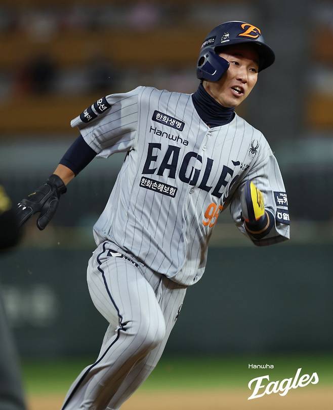 '선발 8연승 도전' 한화 승부수, '타율 0.191' 황영묵 1번타자 출격... 좌완 상대 좌타자 4명 내보냈다 [부산 현장]