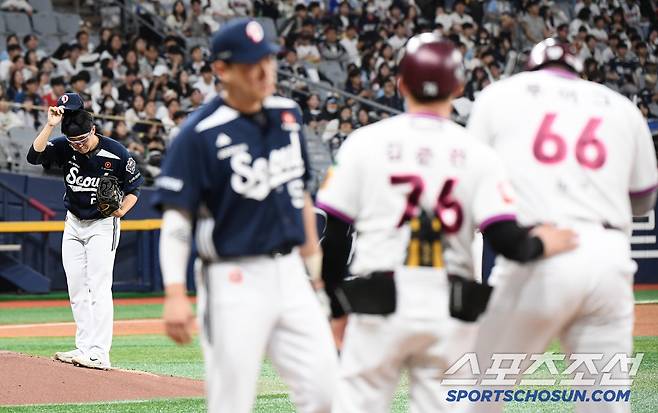 김동엽 골절 사고부터 시작이었을까...'악동' 아닌 '순한 양', 왜 방망이 들고 마운드로 향했나