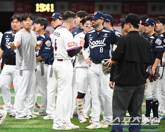 김동엽 골절 사고부터 시작이었을까...'악동' 아닌 '순한 양', 왜 방망이 들고 마운드로 향했나