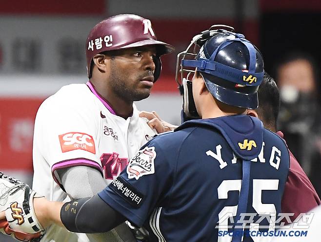 '4번은 못 참지' 또또또 얼굴로 날아온 김유성의 위협구, 순둥이라도 화 안내는게 비정상 [고척현장]