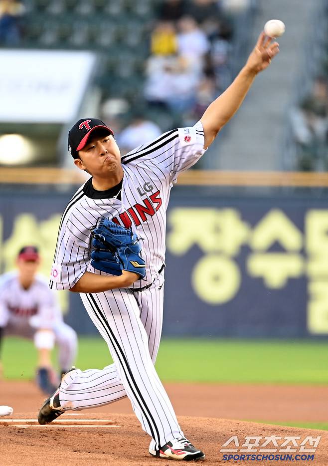 '5선발이 이럴수가.' 떠난 70억 FA보다 더 잘던진다니... 노히트 역투로 신인왕 후보 급부상[SC 포커스]