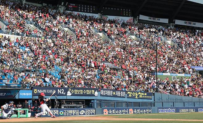 ‘아니 벌써’ LG·삼성 30만대, SSG·두산·롯데 20만대…프로야구 뜨거운 흥행