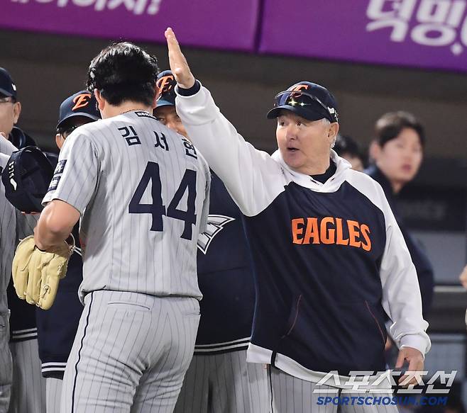 김경문 감독에게 뒤통수 맞은 '미스터 제로' 이렇게 잘해도 되나? 방어율 제로 마무리 김서현[부산현장]