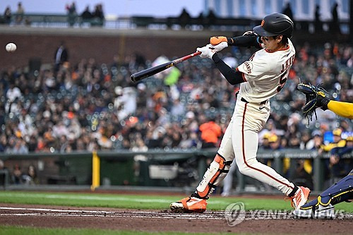 이정후, 14일만에 3안타 경기 해냈다! 도루 실패는 옥의 티