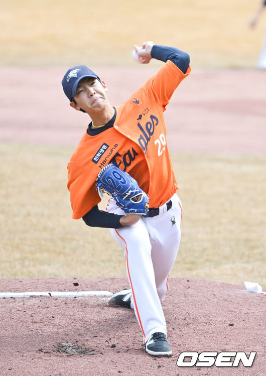승승승승승승승승 한화 잘 나가는데, 전체 1순위 좌완 언제 깨어나나…황준서 5⅔이닝 5사사구 4실점 교체 [오!쎈 퓨처스]