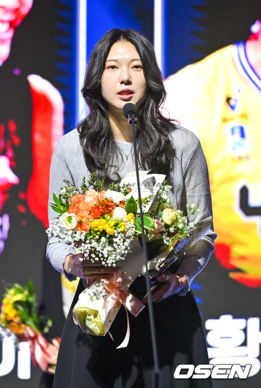 '리빙 레전드' 양효진, 다섯 번째 FA 계약 체결...'1년 총액 8억' 현대건설 남는다 [공식발표]