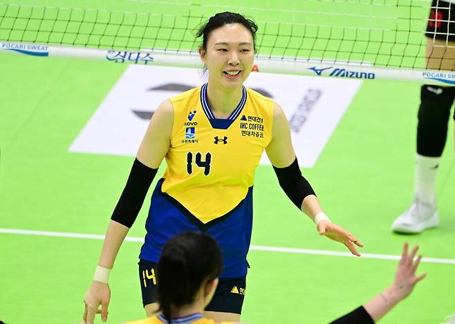 양효진, FA인데 왜 1년 계약 했을까…현대건설과 총액 8억원에 사인