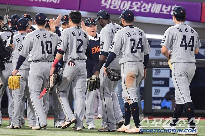 '괴물' 앞세운 한화, 선발 9연승 기록 유력? 90억 몸값 하는, 12K '안경 에이스'가 걱정되네