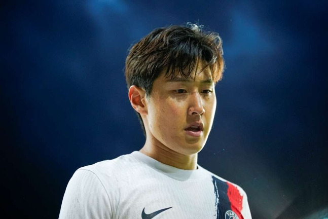 이강인 꿈 산산조각, 맨유 이적 무산 “파리 생제르맹과 재계약” 프랑스 다수 잔류 ‘쐐기’