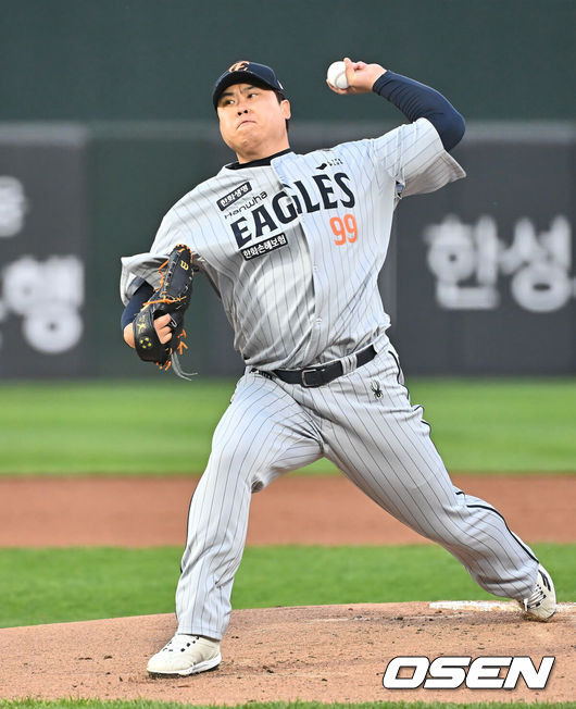 아! 선발 9연승 물거품 됐다...'레이예스 거르고 나승엽' 회심의 만루작전 실패...류현진 6이닝 4실점 패전 위기 [오!쎈 부산]
