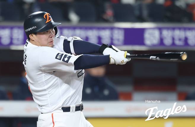 승승승승승승승승패! 한화 8연승 끝났다…레이예스 거르고 나승엽? 류현진 무너졌다→롯데 4-3 역전승, 한화 선발 9연승 실패 [사직:스코어]