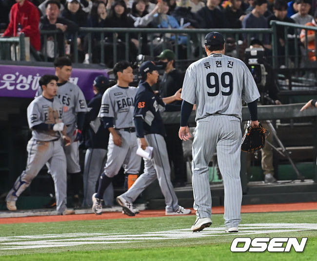 승승승승승승승승패→류현진 망연자실…'RYU 상대 .545' 천적 고의4구 타당했는데, 90억 1루수가 정녕 못 잡을 타구였나