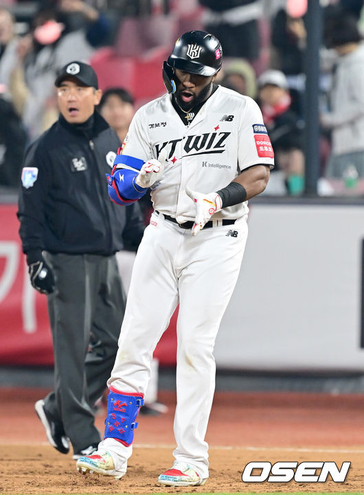 대체 외인으로 밟은 한국땅, MVP 수상→한화 레전드 넘어 홈런 2위 우뚝…새 역사까지 7개 남았다